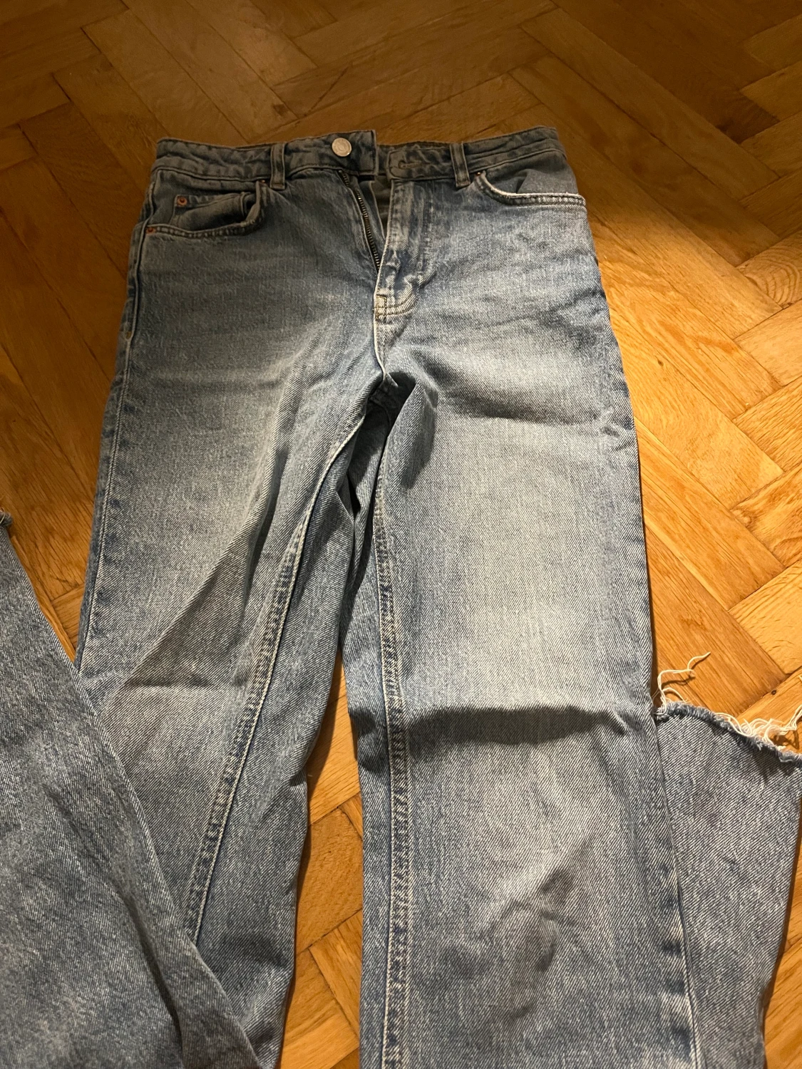Blå jeans från Gina 