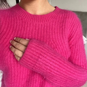 Stickad tröja! - Sjukt snygg tröja i finaste materialet,angora!😍😍