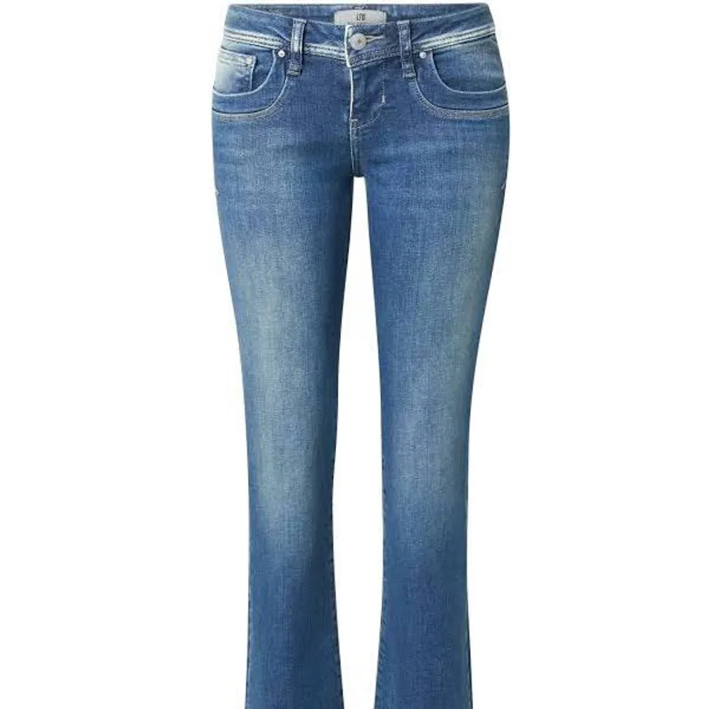 Säljer även mina blåa ltb Valerie bootcut jeans! Knappt använda . Jeans & Byxor.