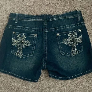 Shorts - Assnygga shorts som köptes på plick fö någon månad sen, aldrig använt dom pga för stora för mig. Säljs för 300kr men pris kan diskuteras‼️