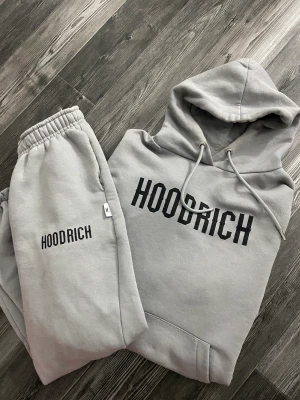 Hoodrich set - Hoodrich set i stl xs som använts fåtal ggr, säljer pga det inte kommer till användning.