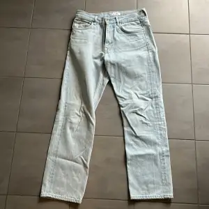 NN07 jeans köpta på NK storlek 31/32 Sparsamt använda och finns inga skador Nypris 1499