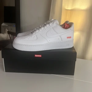 Supreme af 1 - Helt nya storlek 46