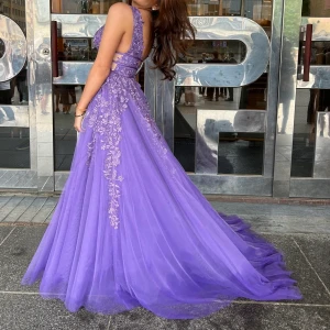 Festklänning/ balklänning - Säljer balklänning använd endast en gång. Ordinarie pris 3500:- från JJs house. 