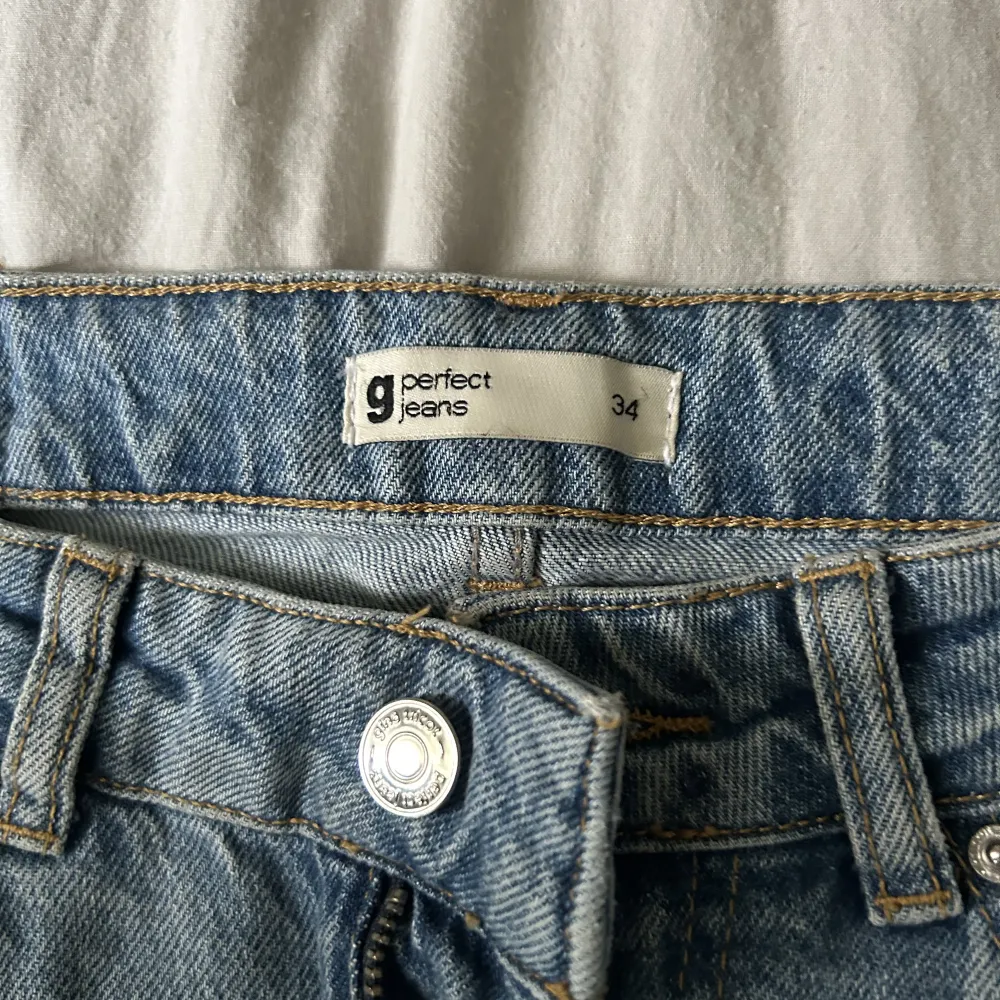 Fina jeans, låga i midjan från gina tricot💋 Strlk 34, men passar även mig som har 36. Jeans & Byxor.