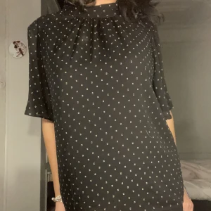 Trekvartsärmad tröja - As fin prickig trekvartsärmad blus🙏🙏 perfekt för hösten🥰🔥🍾  
