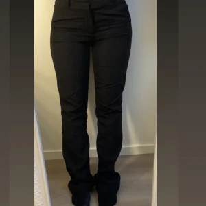 kostymbyxor - Bik bok kostymbyxor. Lite långa på mig som är (160). Dm a mig för andra bilder.