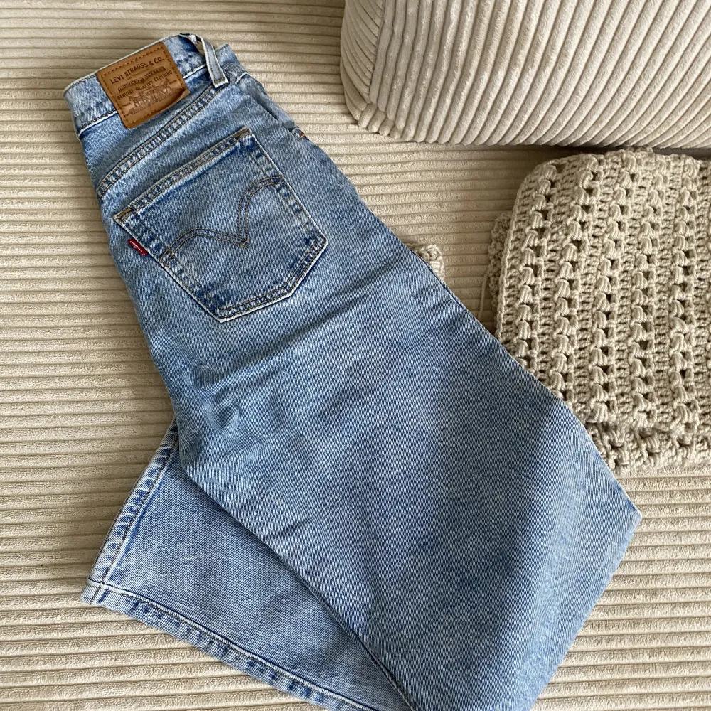 Levis jeans. Använda ca 5 gånger. Bra skick! . Jeans & Byxor.