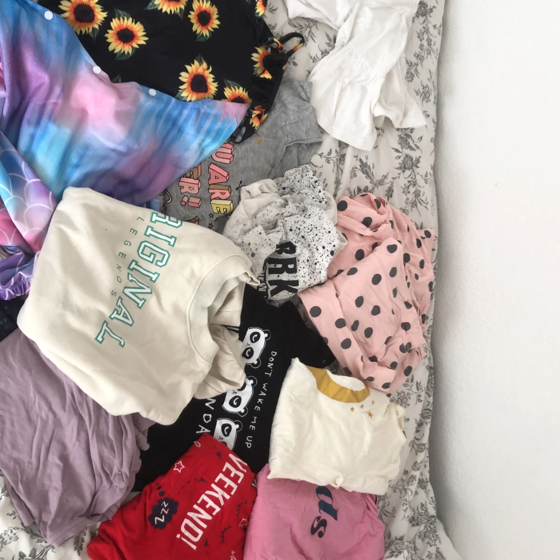 Massa kläddplag/pyjamas och toppar.