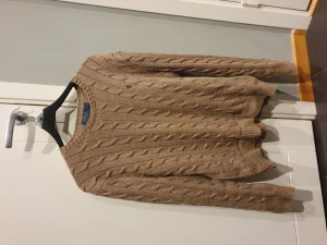 Stickad ralph lauren tröja - Brun stickad ralph lauren tröja i storlek M