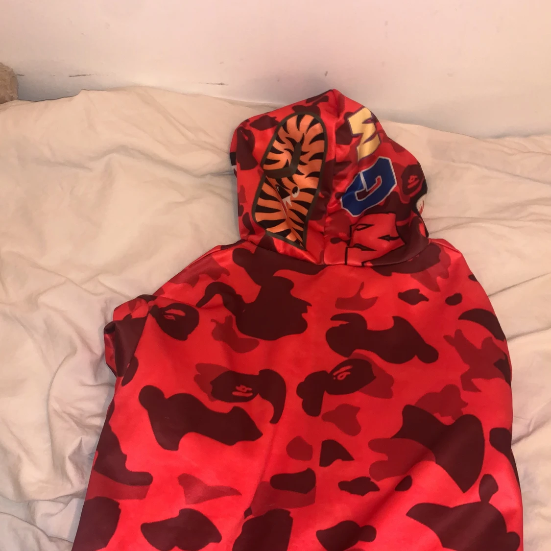 BAPE HOODIE - 90