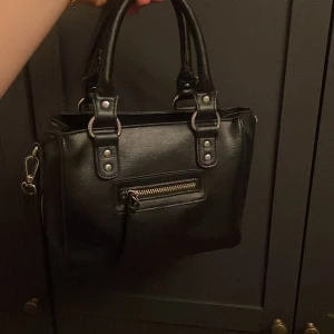 Väska - Säljer denna jätte fina väska💘