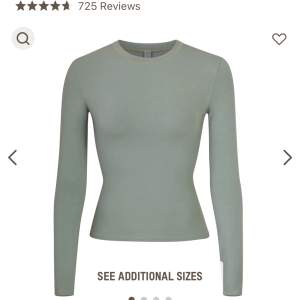 Långärmad tröja från skims i modellen cotton jersey❤️ Strl XS, färg ”mineral”. Endast använd en gång, NYSKICK!!! Köpte för 709kr, hör av er vid frågor etc 🥰 Äkta såklart!!