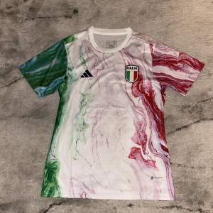 Italien fotbollströjor storlek S aldrig använt 