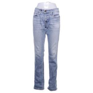 Fina hollister jeans köpta på Sellpy💓Passar mig som har storlek S☺️