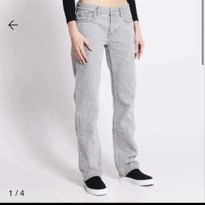 Säljer ett par grå jeans från lager. Deras ”icon” jeans. Använda fåtal gånger och i mycket bra skick. 