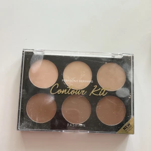 Contour kit  - Contour med 6 fina färger. Endast testad på handen 