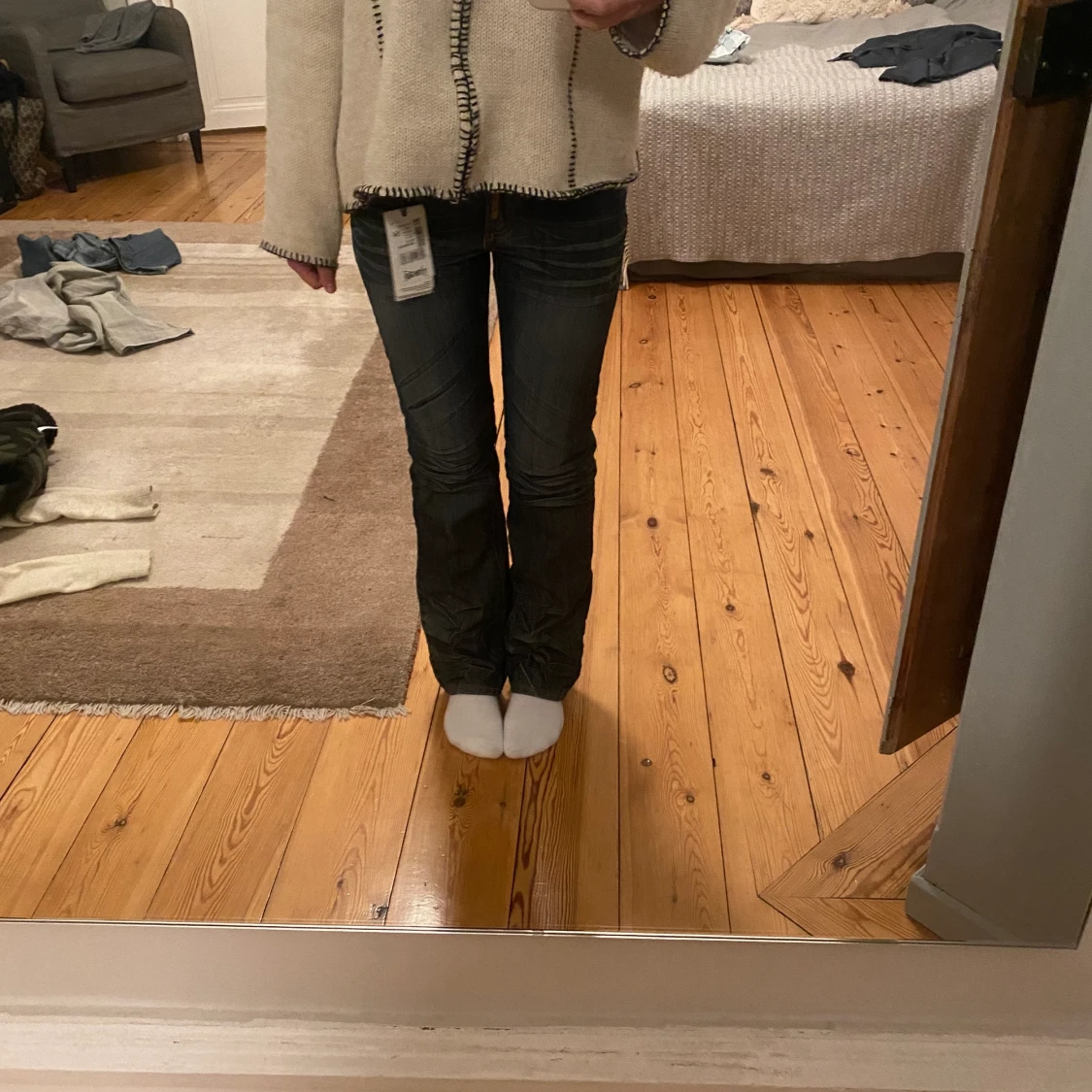 Lågmidjade jeans med cool detalj