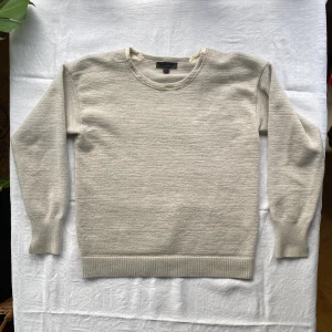 Burrberry merino sweater - Burberry stickad tröja med ett intrikat mäster i merinoull