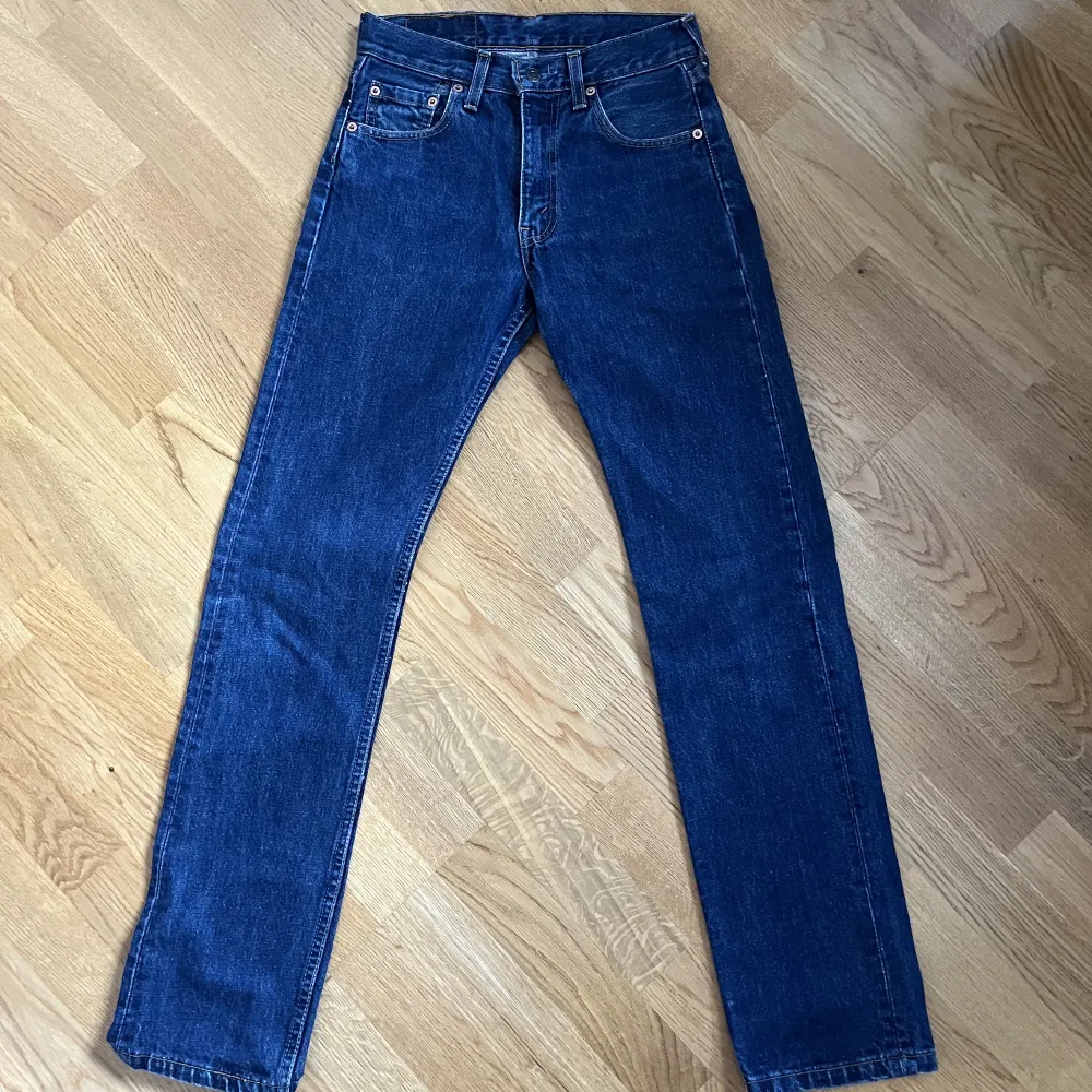 Ett par snygga vintage jeans i gott skick och endast använda ett par gånger. Fräscha och bekväma jeans  och hög kvalitet som söker ny ägare.. Jeans & Byxor.