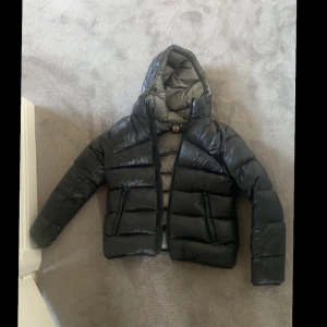 Colmar jacka - Jättefin alla påsar och sånt är kvar