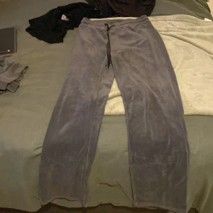 Mjukis byxor  - Säljer dessa eftersom jag inte använder de längre, men de är riktigt sköna nu under vintern! Använda några gånger men ser ut som nya! Pris går att diskutera 