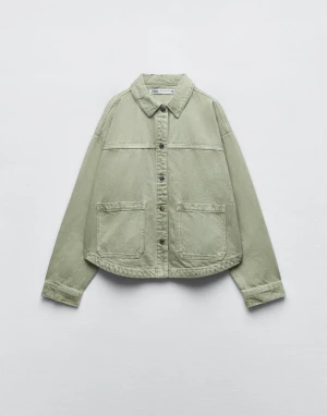 Jeans jacka  - Min super snygga jeans jacka, säljer för att jag inte känner mig så snygg i den men passar så bra på andra, jätte bra skick andvänd kanske 8 gånger. 