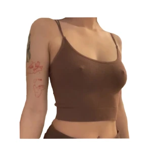 brunt linne/topp  - Köpt från urban outfitters, i bra skick då den är sällan använd. Köpare står för frakt<33