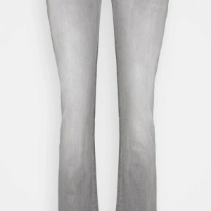 Ltb grå  - Säljer dessa jätte fina ltb byxor nästan som nya!! Knappt använda. Passar även mig som har en mindre storlek!