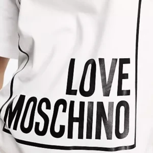 MOSCHINO T SHIRT - Säljer min LOVE moschino tröja då den inte kommer till användning ❤️original pris är 1300kr 
