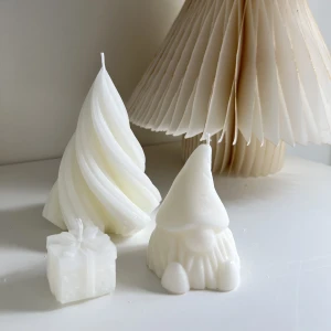 Designljus  - Julgran Swirl 149:- Paket mini 29kr Tomte 69kr Alla ljus är gjorda av 100% stearin. Finns mer på Instagram julidesign