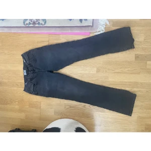 ltb jeans svart - säljer jeans för 500 men kan sänka pris och nypris är cirka 1000 kr 