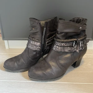 Klackskor  - I storlek 38! ☺️