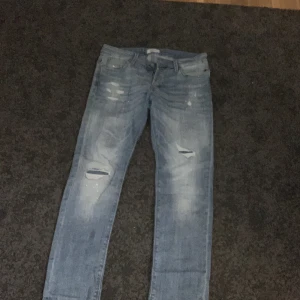 Jack N Jones  - Sköna jeans, helt nya, använda två ggr, 10/10, storlek 31:30. 
