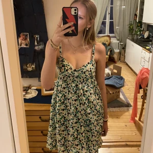 Fin sommar klänning  - Super gullig sommar klänning i skönt material  Ny sick, aldrig andvänt 