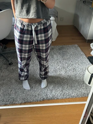 Pyjamasbyxor  - Säljer nu dessa assnygga pyjamasbyxor då det inte kommit till användning då ja använder andra. Bra skick, endast använda ett fåtal gånger.