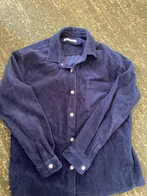 Zara Overshirt  - Zara Overshirt Storlek: L Pris: 300kr Frakt: 66kr med postnord 