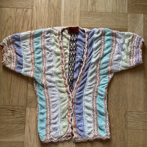 Topp - Topp från Missoni. Står ej strl men skulle säga S. Stickad så töjbar!