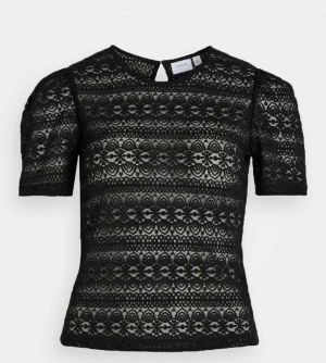 Vila topp - En jättefin oanvänd topp från Vila med lapp kvar, säljer då ja inte använder den. Köpt för 300kr men Kan tänka mig sänka priset