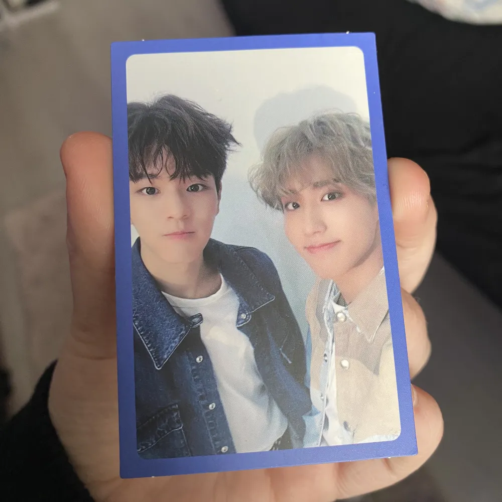 i am you photocard på jisung och seungmin. har skador från att inte blivit behandlat bra under åren, kan skicka flera bilder ifall du vill ha. skriv privat för att köpa!! <33 . Övrigt.