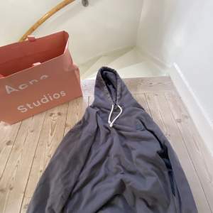 Acne Studios hoodie oversized storlek Xs passar L