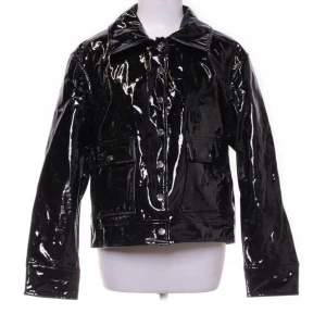 Jacka från Gina Tricot - Jättefin jacka från Gina. Köpt förra sommmaren och använd några gånger. Inköpspris: 299kr