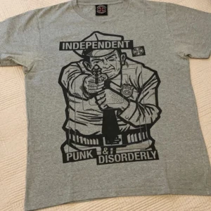 independent tröja  - riktigt snygg independent tröja fel fri och i bra skick 