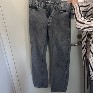 Straight jeans - Jeans från junkyard, ser helt oanvända ut. Nypris: 499kr