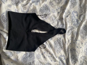 Topp - Jättefin festlig topp💓den är aldrig använd💓säljer för att den är lite kort för mig💓