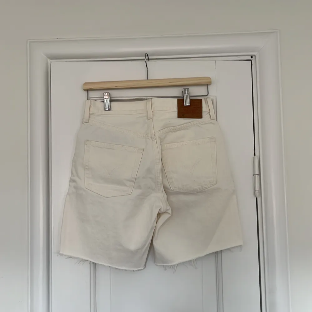 Benvita levi’s 501 shorts med fina tryck på 💘 midjemått 25. Shorts.