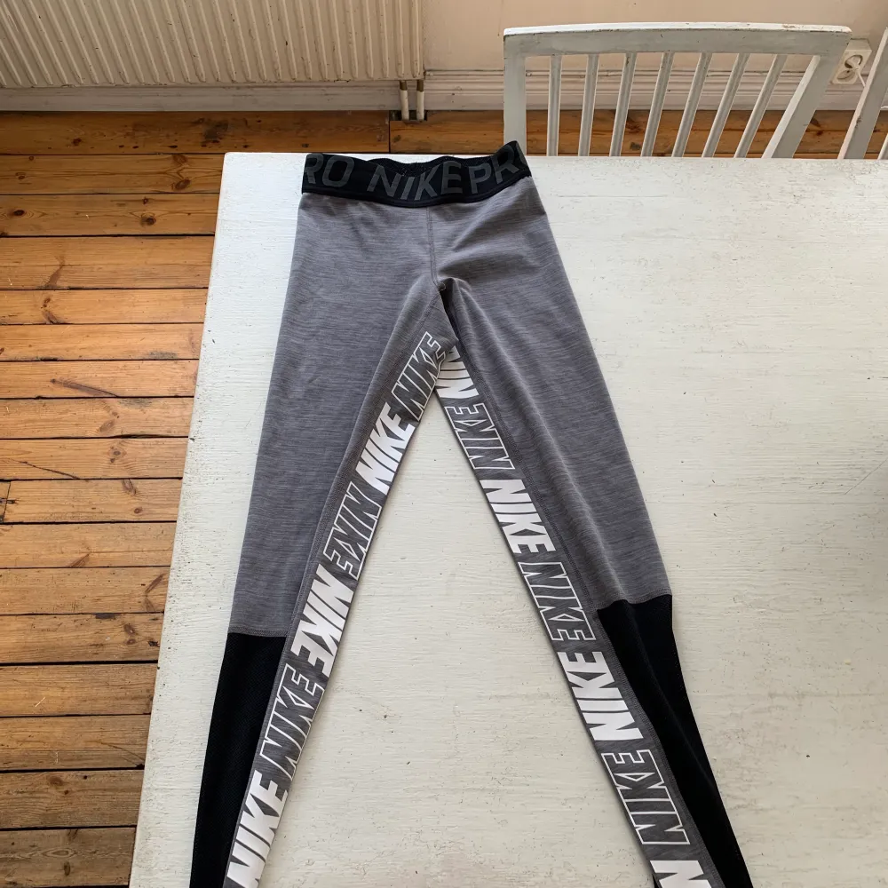 Nike sports tights stl XS. Jeans & Byxor.