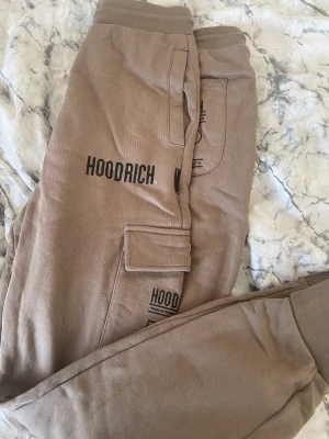 Hoodrich byxor  - Oanvända Hoodrich byxor , helt nya storlek M