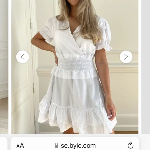 SKOLAVSLUTNING - Så himla fin, var tyvärr för liten och var för sen med retur!! Kan mötas!💕