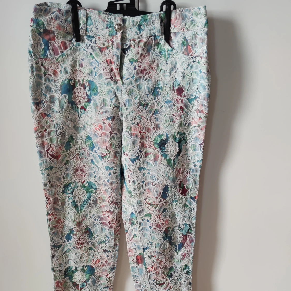 Flowery pattern trousers